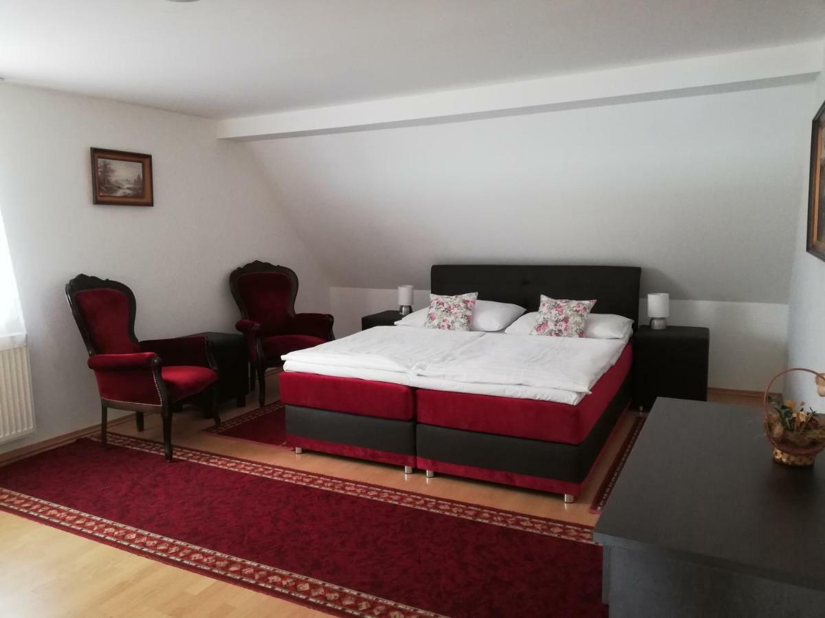 Turčianske Teplice 熊猫2号旅馆酒店 外观 照片